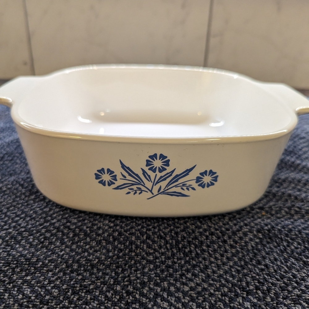 Corning Ware Cornflower 2QT dish A-2-B Vintage